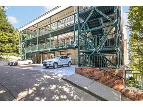 1815 SW 16th Ave #402, Portland, OR 97201