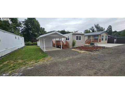 201 NE Peggy Ave #10, Roseburg, OR 97470