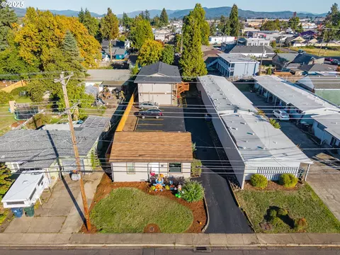 141 16th St, Springfield, OR 97477 photo 1