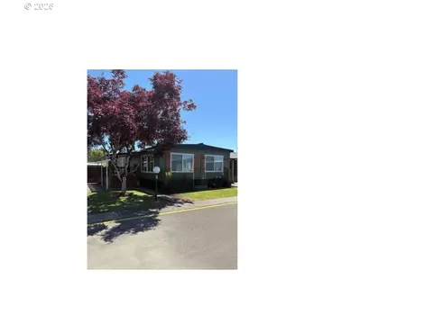 2902 E 2nd St #95, Newberg, OR 97132