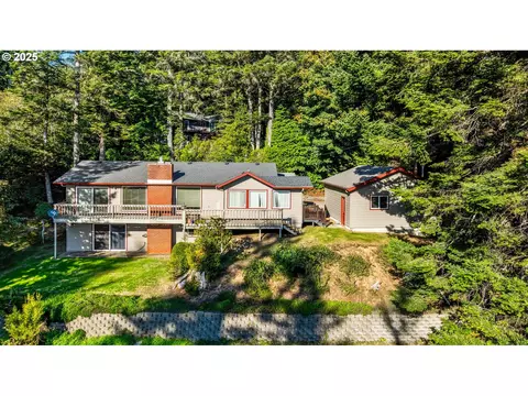 93446 Osprey Ln, North Bend, OR 97459
