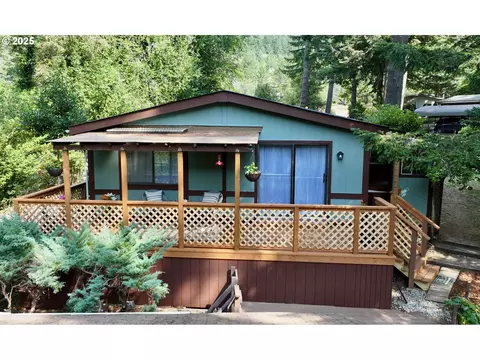 98825 Pleasant Hill Dr #36, Brookings, OR 97415