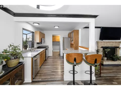 Kitchen - 2076 Assumption St, Eugene, OR 97402 photo 5 of 5