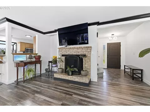 Entry Way - 2076 Assumption St, Eugene, OR 97402 photo 2 of 3