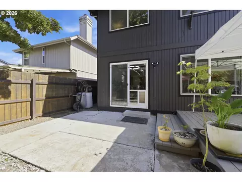 Exterior - 2076 Assumption St, Eugene, OR 97402 photo 6 of 10