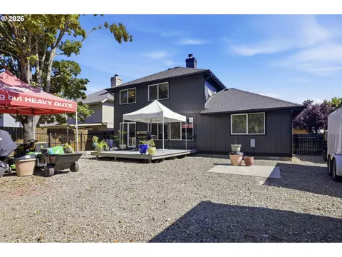 Exterior - 2076 Assumption St, Eugene, OR 97402 photo 5 of 10