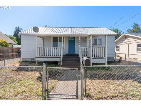 1508 E 12th St, The Dalles, OR 97058