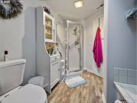 Bath - 821 E 7th St, Molalla, OR 97038 photo 4 of 4