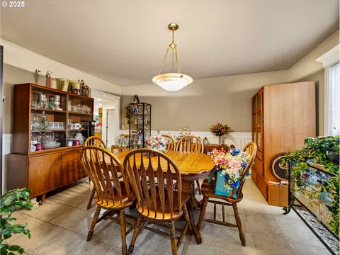 Dining - 821 E 7th St, Molalla, OR 97038 photo 2 of 2