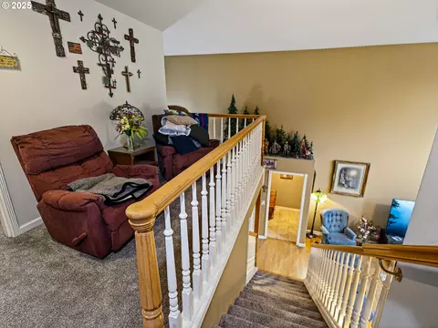 Entry Way - 821 E 7th St, Molalla, OR 97038 photo 4 of 4