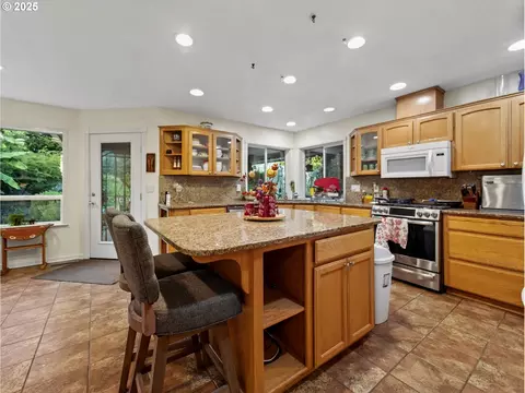 Kitchen - 821 E 7th St, Molalla, OR 97038 photo 1 of 2