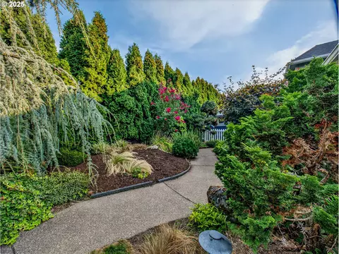 Exterior - 821 E 7th St, Molalla, OR 97038 photo 5 of 7