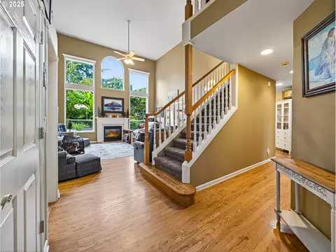 Entry Way - 821 E 7th St, Molalla, OR 97038 photo 3 of 4