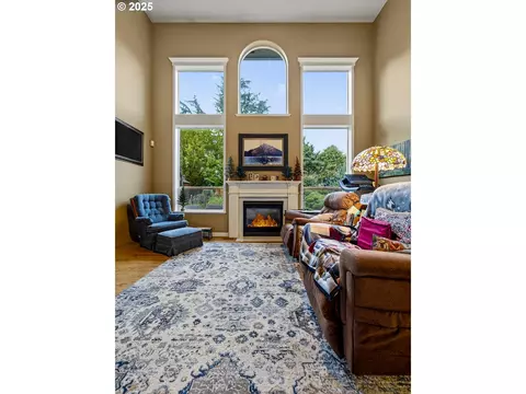 Living - 821 E 7th St, Molalla, OR 97038 photo 1 of 1