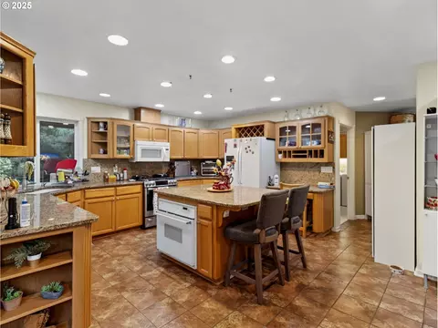 Kitchen - 821 E 7th St, Molalla, OR 97038 photo 2 of 2