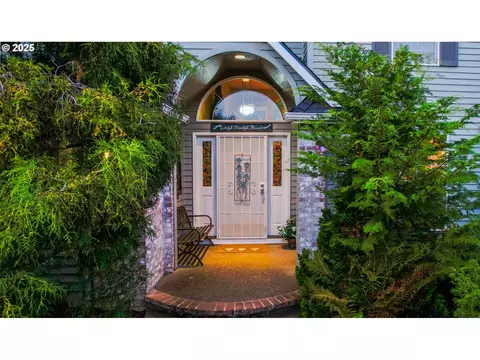 Entry Way - 821 E 7th St, Molalla, OR 97038 photo 1 of 4
