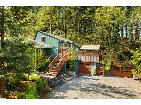 846 S 71st St, Springfield, OR 97478