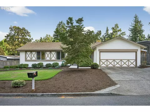 1830 SE Parkview Cir, Milwaukie, OR 97267