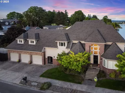 4070 NE Fairview Lake Way, Fairview, OR 97024