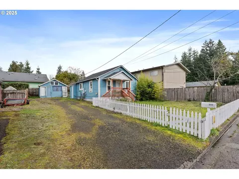 1080 W 12th St, Coquille, OR 97423