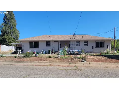 407 NE Waite St, Myrtle Creek, OR 97457