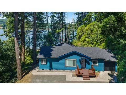 67065 Heron Rd, North Bend, OR 97459