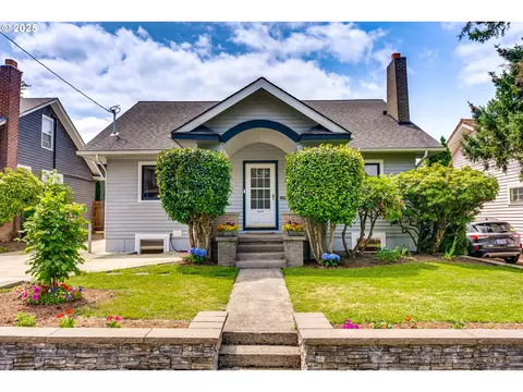 2304 SE Sherman St, Portland, OR 97214