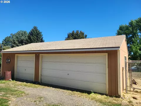 211 Mccoy St, Moro, OR 97039 photo 2