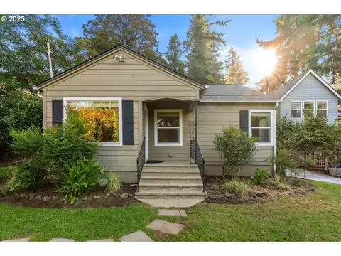 239 Rock St, Silverton, OR 97381