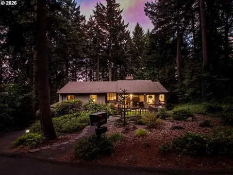2592 Hillcrest Ct, West Linn, OR 97068