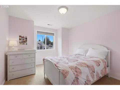 Bedroom - 1386 SE Condor Pl, Gresham, OR 97080 photo 4 of 4
