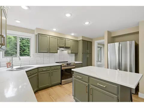 Kitchen - 1386 SE Condor Pl, Gresham, OR 97080 photo 4 of 4