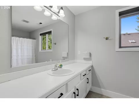 Bath - 1386 SE Condor Pl, Gresham, OR 97080 photo 3 of 3