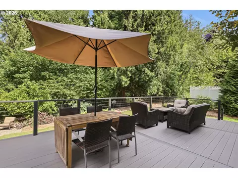 Exterior - 1386 SE Condor Pl, Gresham, OR 97080 photo 6 of 10
