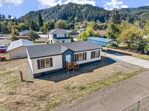 View/Area - 200 Hedrick Creek Ave, Drain, OR 97435 photo 2 of 7