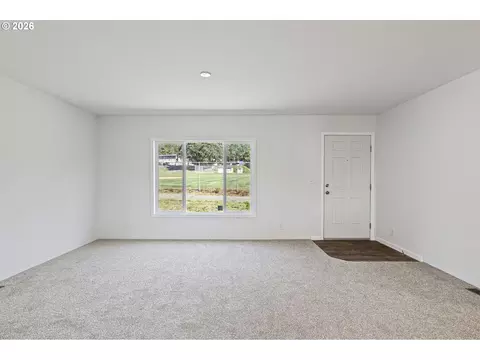 Living - 200 Hedrick Creek Ave, Drain, OR 97435 photo 2 of 4