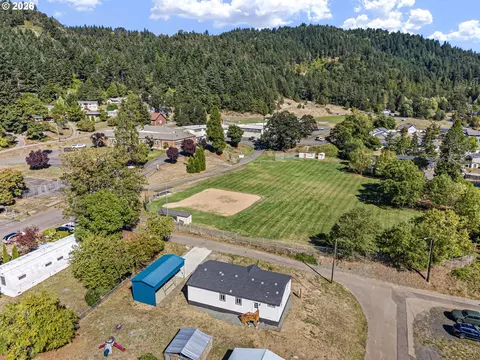 View/Area - 200 Hedrick Creek Ave, Drain, OR 97435 photo 5 of 7