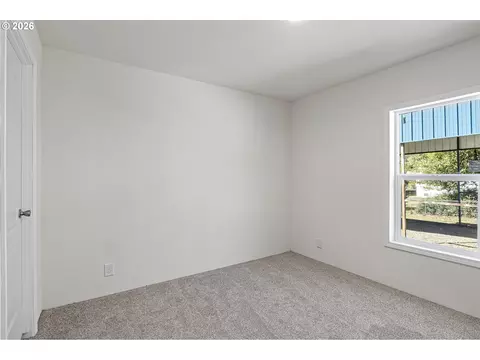 Bedroom - 200 Hedrick Creek Ave, Drain, OR 97435 photo 6 of 7