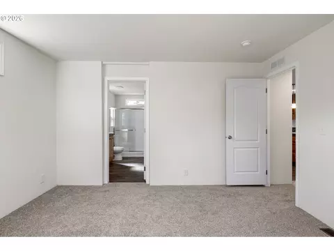 Bedroom - 200 Hedrick Creek Ave, Drain, OR 97435 photo 3 of 7