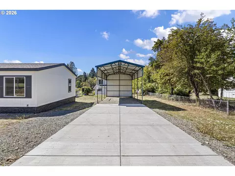 Exterior - 200 Hedrick Creek Ave, Drain, OR 97435 photo 3 of 6