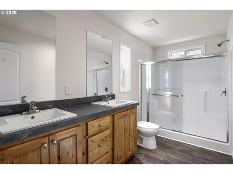 Bath - 200 Hedrick Creek Ave, Drain, OR 97435 photo 1 of 3