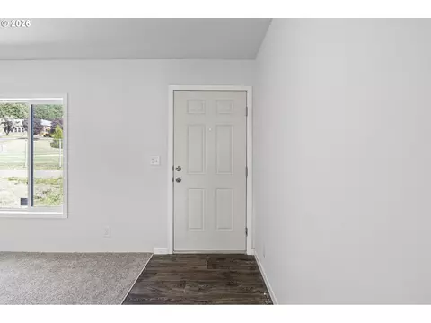 Entry Way - 200 Hedrick Creek Ave, Drain, OR 97435 photo 1 of 2
