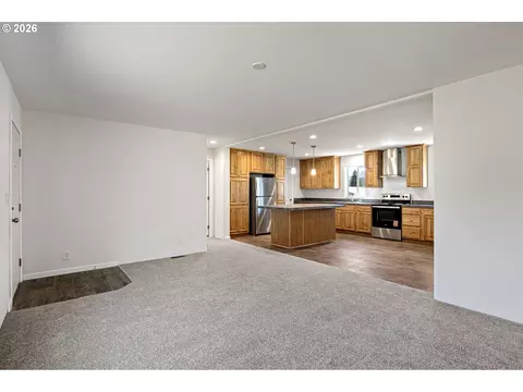 Living - 200 Hedrick Creek Ave, Drain, OR 97435 photo 4 of 4