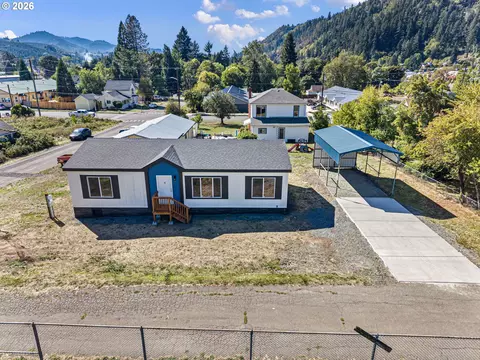View/Area - 200 Hedrick Creek Ave, Drain, OR 97435 photo 3 of 7