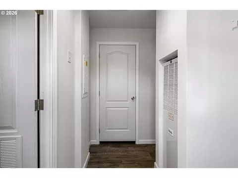 Entry Way - 200 Hedrick Creek Ave, Drain, OR 97435 photo 2 of 2