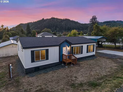 Exterior - 200 Hedrick Creek Ave, Drain, OR 97435 photo 1 of 6