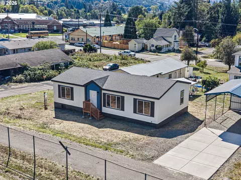 View/Area - 200 Hedrick Creek Ave, Drain, OR 97435 photo 1 of 7