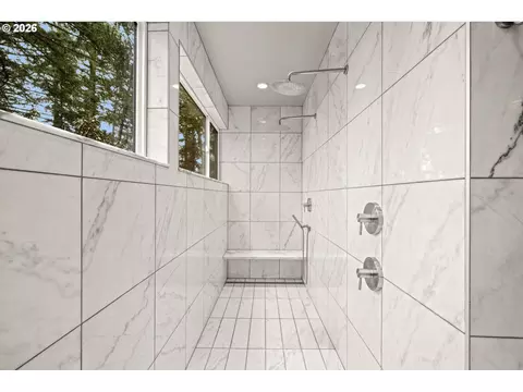 Bath - 2193 NE 3rd Ave, Camas, WA 98607 photo 3 of 5