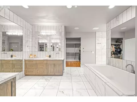 Bath - 2193 NE 3rd Ave, Camas, WA 98607 photo 1 of 5