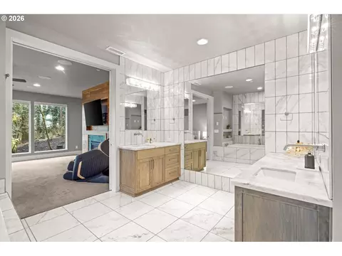 Bath - 2193 NE 3rd Ave, Camas, WA 98607 photo 2 of 5